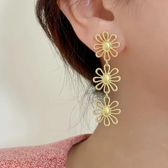 Anthropologie Jewelry - RARE Anthropologie Gold Dangle Floral Earrings - NEW